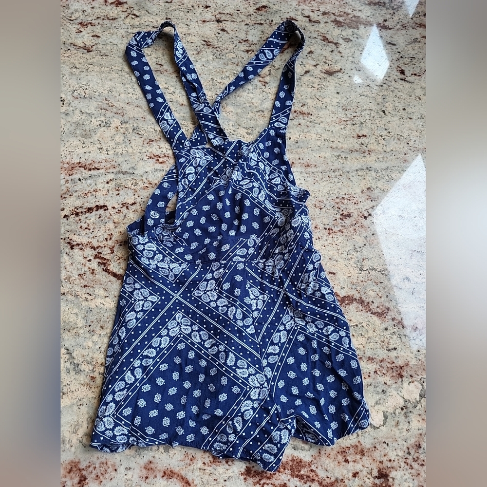 H&M Divided Junior's Size 4 Sleeveless Romper  Paisley Blue Open Back CrissCross